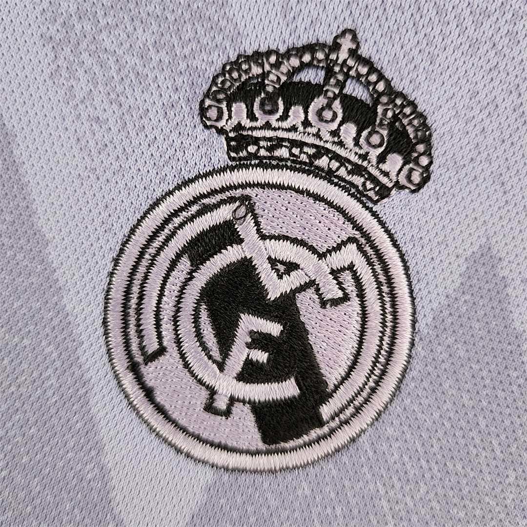 22-23 Real Madrid away woman 3