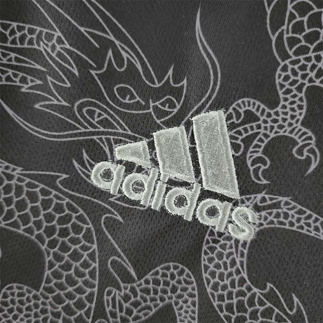 22-23 Real Madrid edición especial negro dragon 4