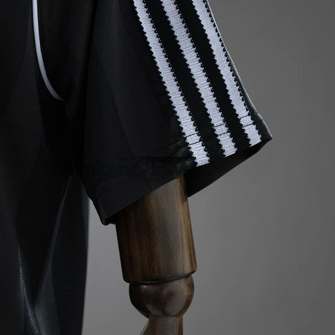 Originals Classic Three Stripes - Black Jersey S-XXL 3