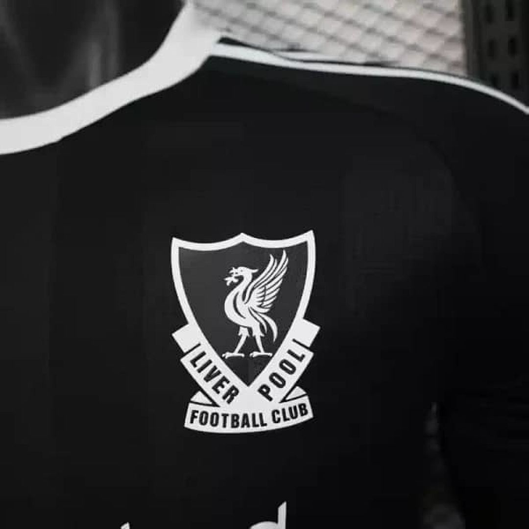 25-26 Players Liverpool Black Goalkeeper Kit Cheap Football Jersey Wholesale Yupoo 3