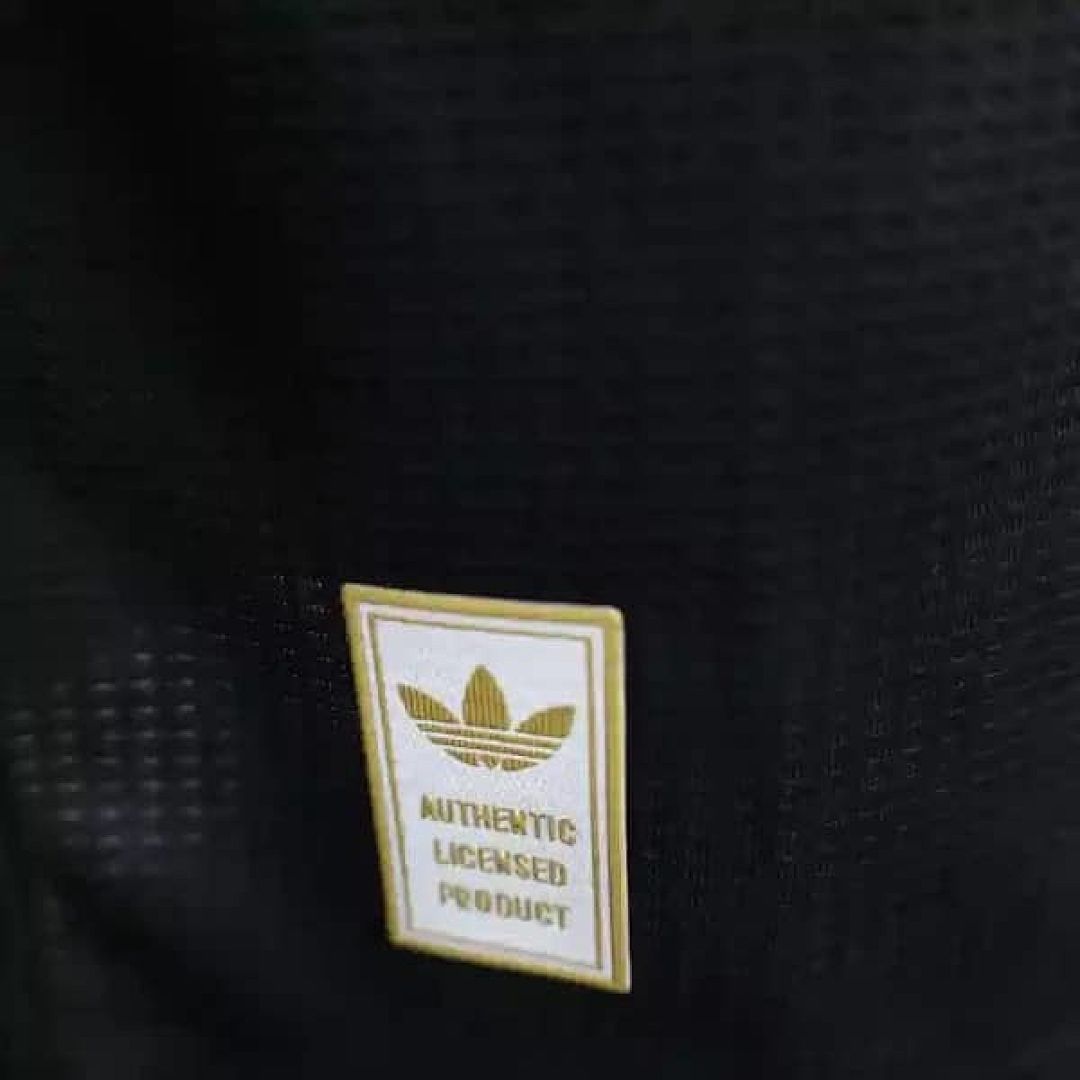 25-26 Players Liverpool Black Goalkeeper Kit Cheap Football Jersey Wholesale Yupoo 4