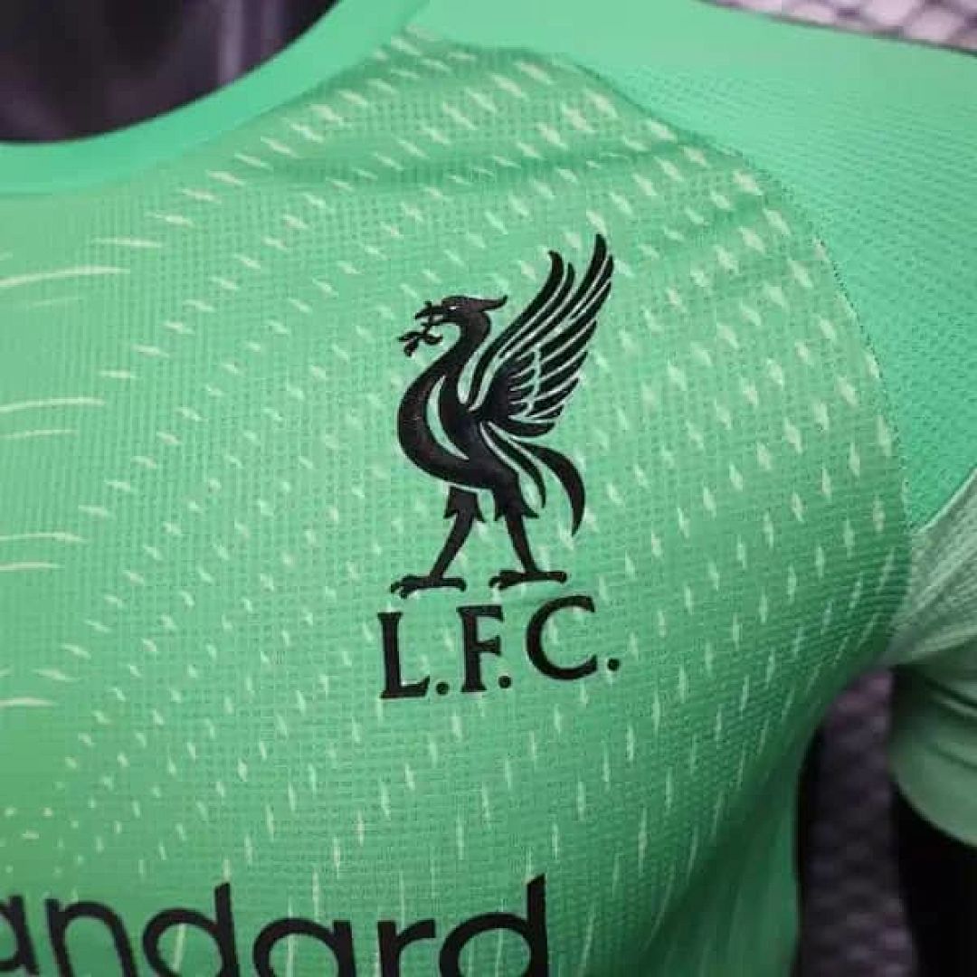 25-26 Players Liverpool Green Goalkeeper Kit Cheap Football Jersey Wholesale Yupoo 2
