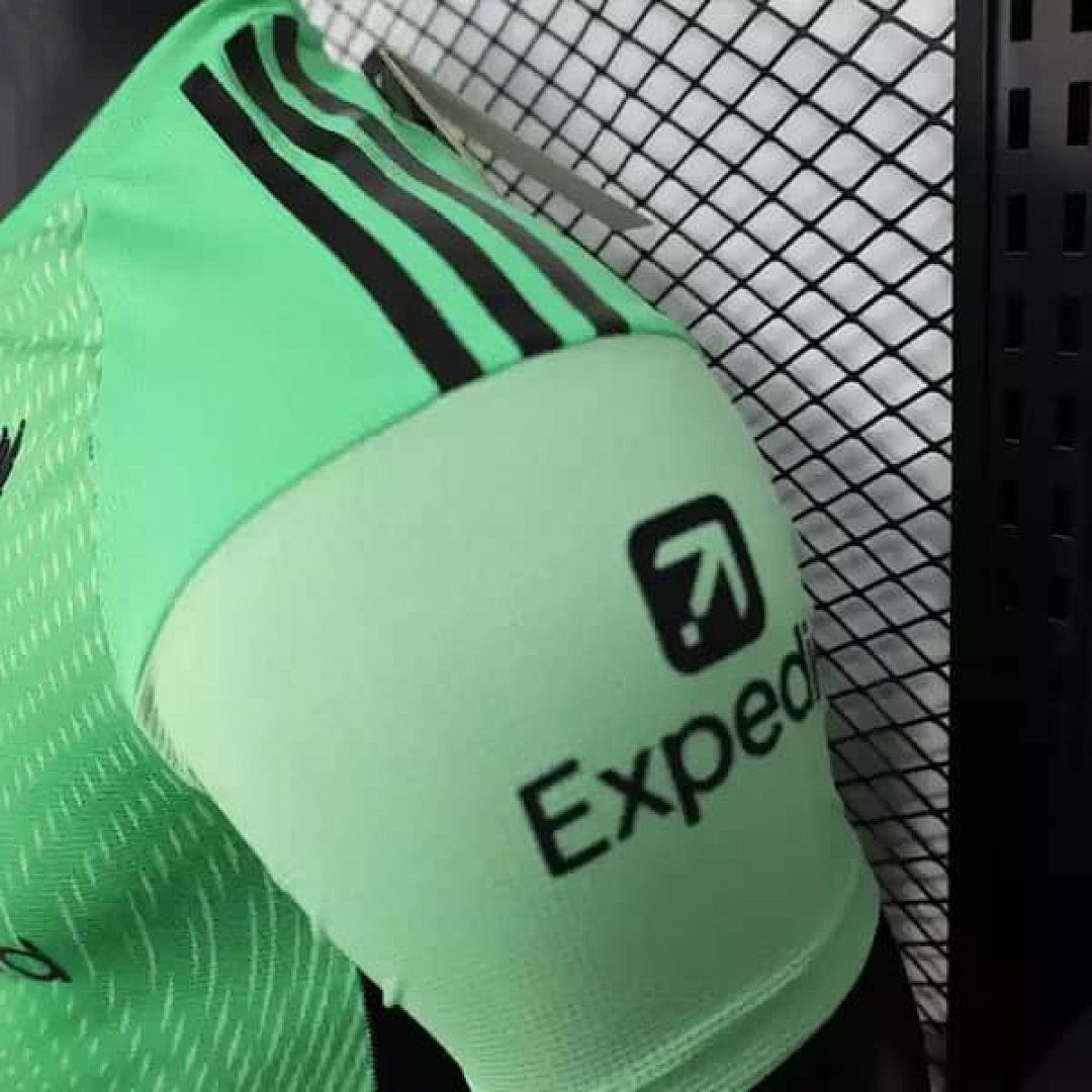 25-26 Players Liverpool Green Goalkeeper Kit Cheap Football Jersey Wholesale Yupoo 4