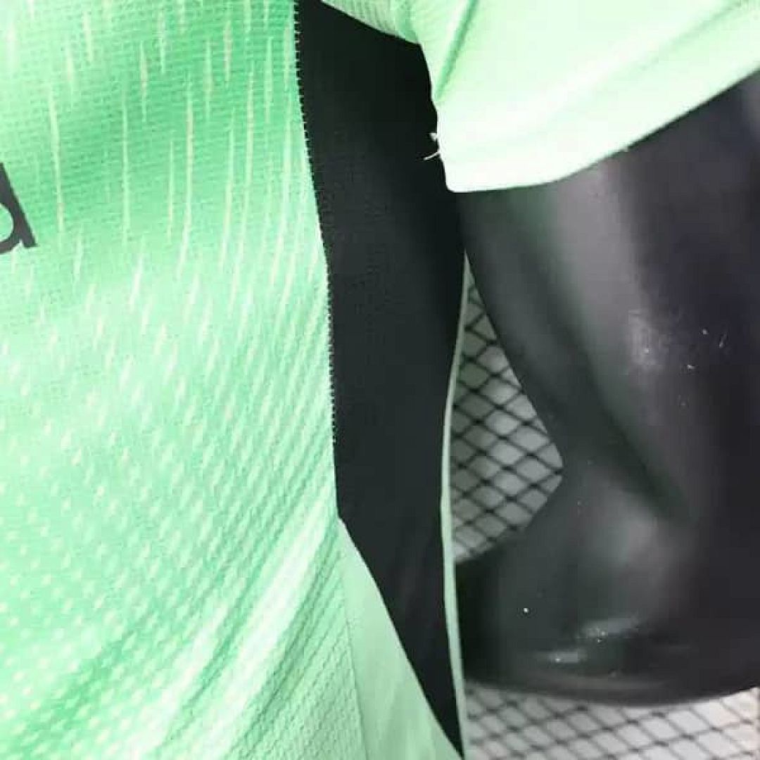 25-26 Players Liverpool Green Goalkeeper Kit Cheap Football Jersey Wholesale Yupoo 6