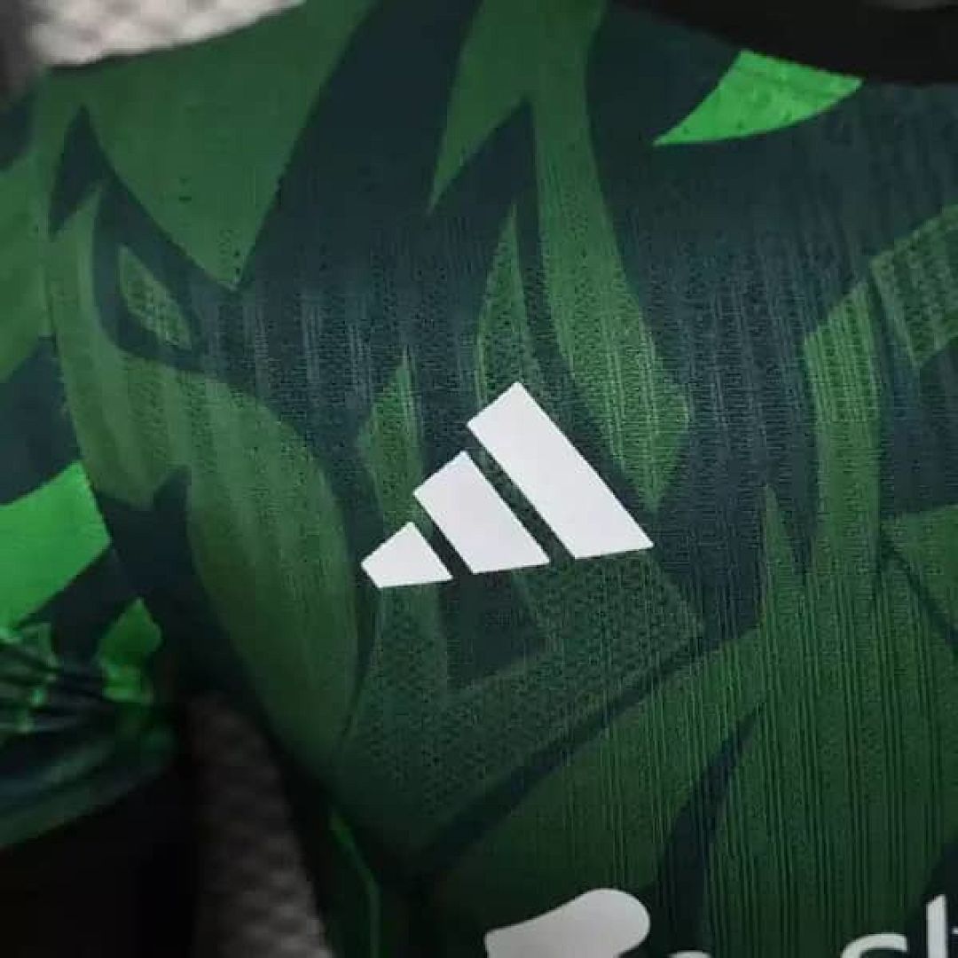 25-26 Players Liverpool Green Special Edition Kit Cheap Football Jersey Wholesale Yupoo 2