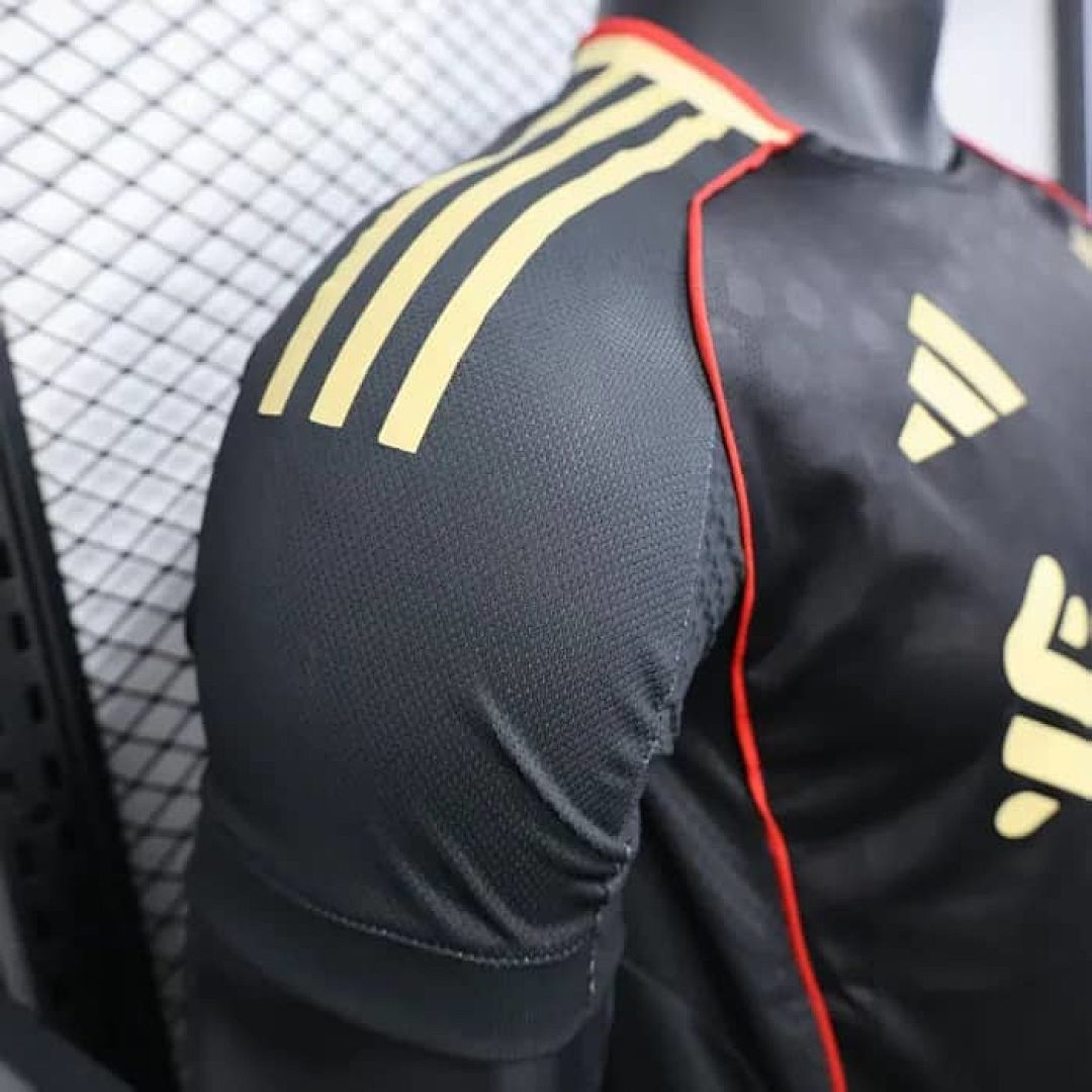25-26 Player Liverpool Black Special Edition Kit S-2XL Cheap Football Jersey Wholesale Yupoo 8