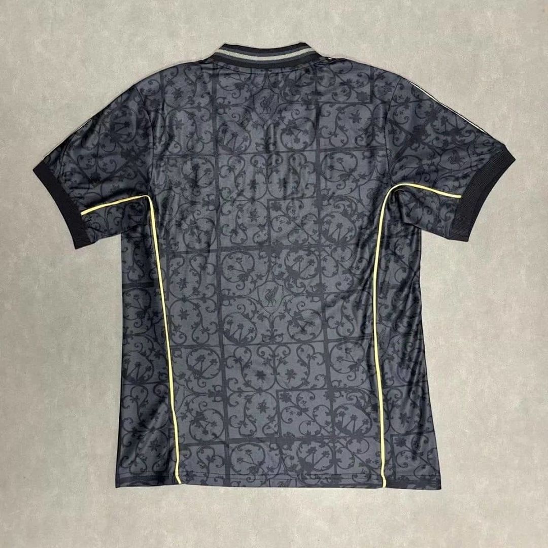 25-26 Liverpool Black Gold Special Edition Kit Cheap Football Jersey Wholesale Yupoo 2