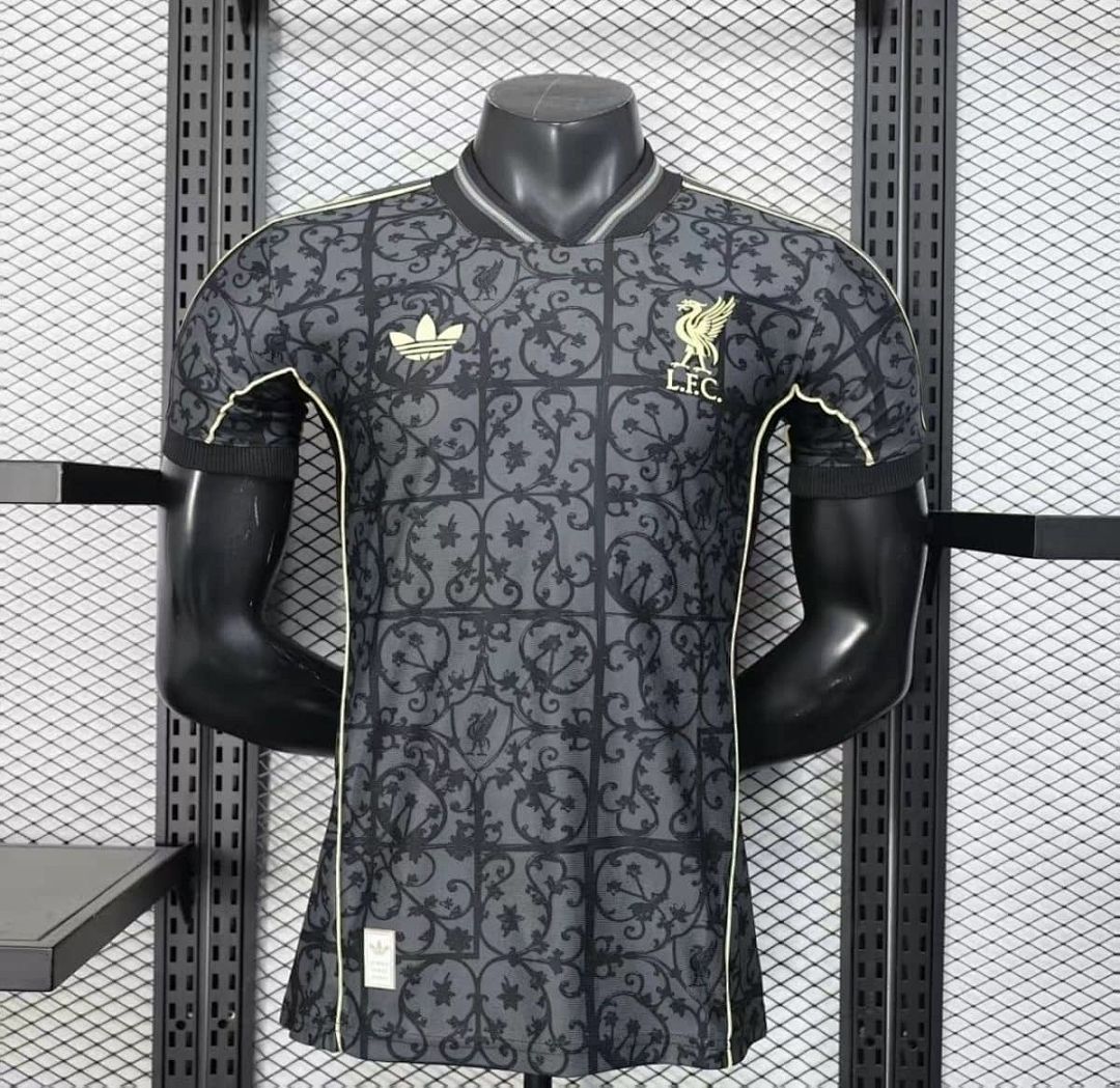 25-26 Player Liverpool Black Gold Special Edition Kit Cheap Football Jersey Wholesale Yupoo