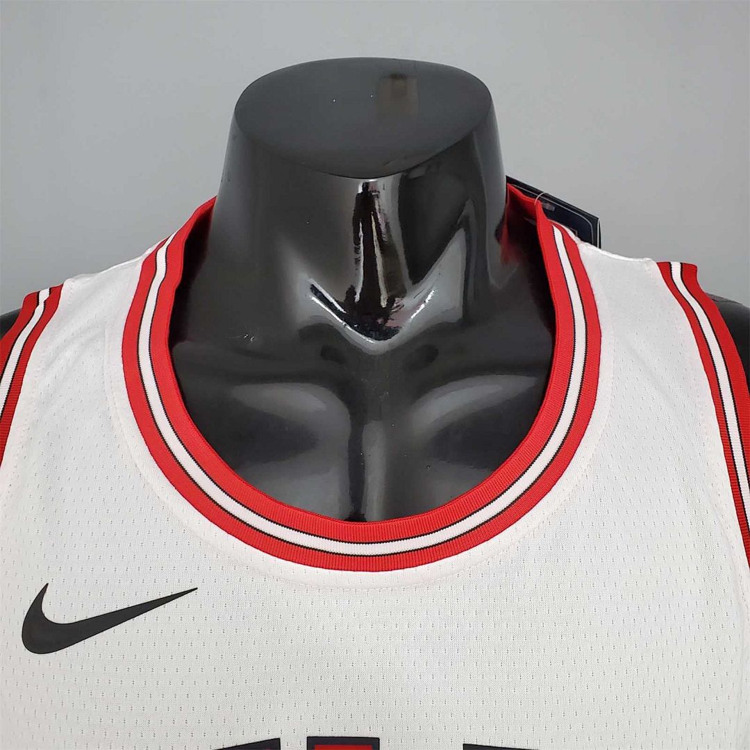 BALL#2 Chicago Bulls white 3