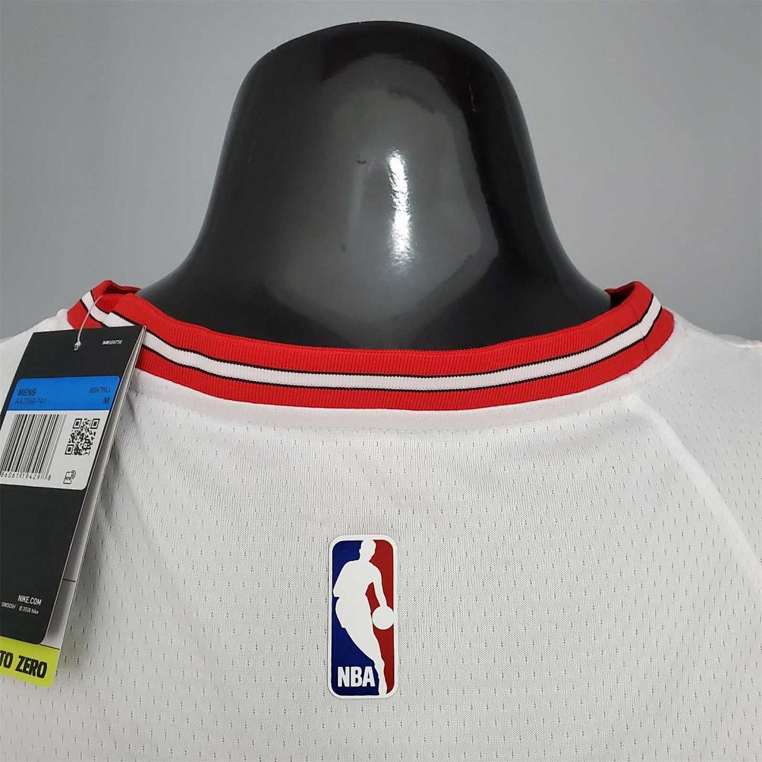 BALL#2 Chicago Bulls white 6