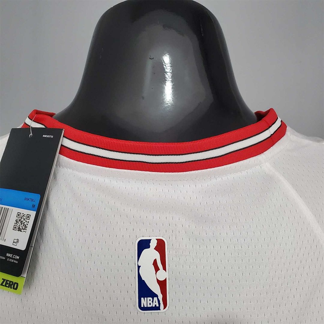 DeROZAN#11 Chicago Bulls white 2