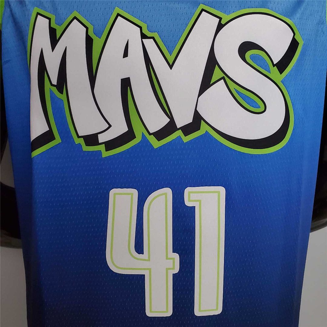 Nowitzki #41 Dallas Mavericks blue idol 3