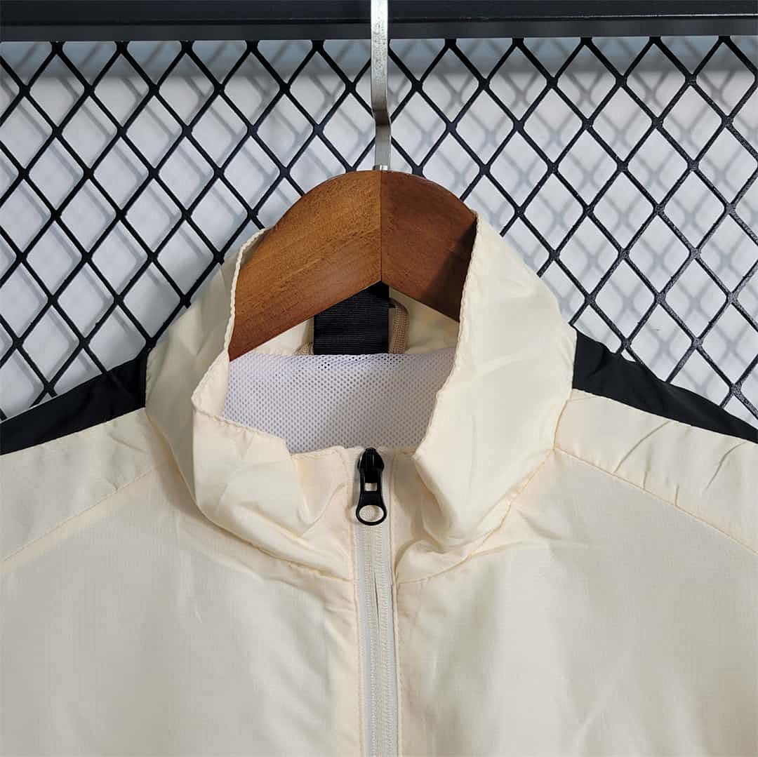 23-24 Windbreaker Corinthians 4