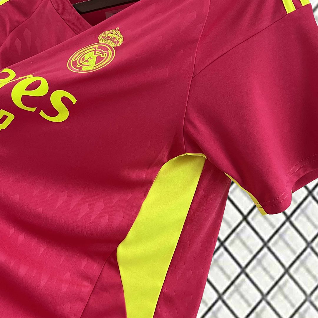 23-24 Real Madrid Goalkeeper Shirt Red Kit 3