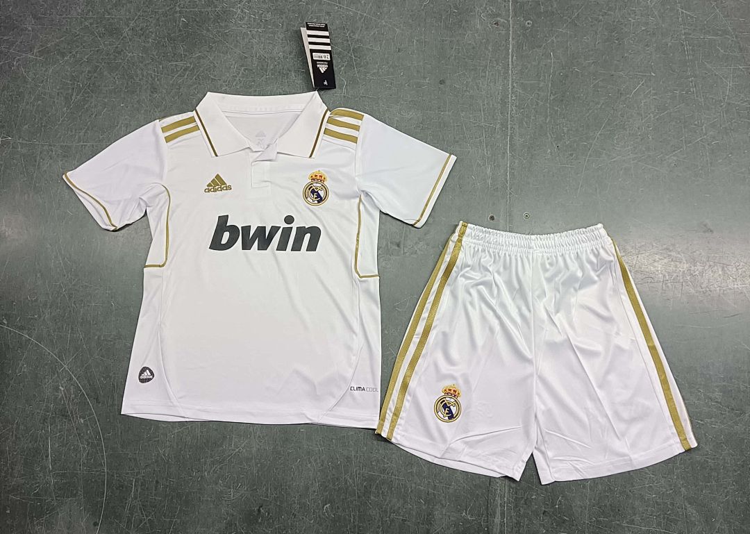11-12 Real Madrid Home Retro Kids Kit Size16-28 11