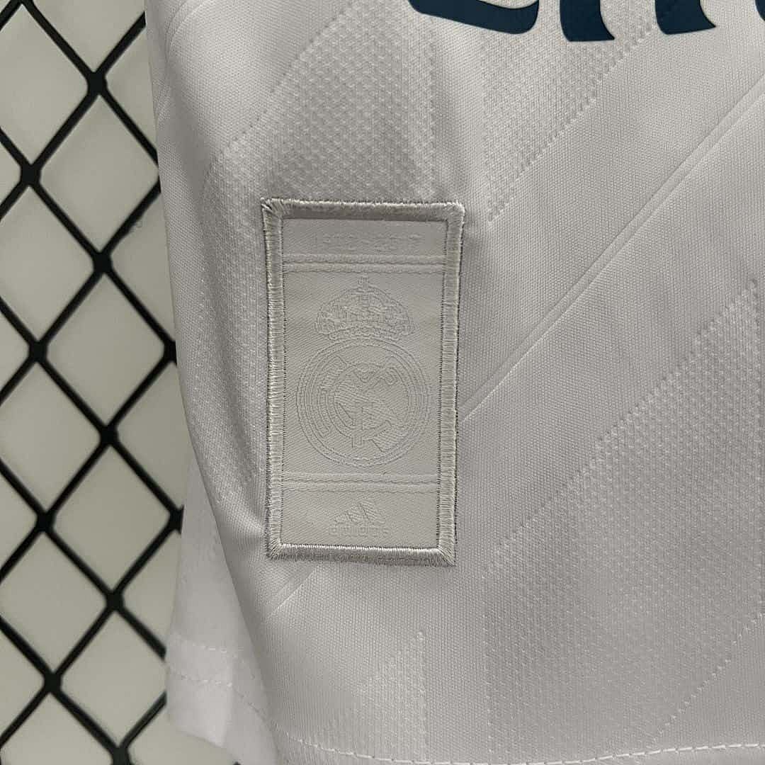 17-18 Real Madrid Home Retro Kids Kit Size16-28 6