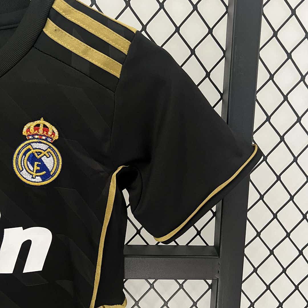11-12 Real Madrid Away Retro Kids Kit Size16-28 9