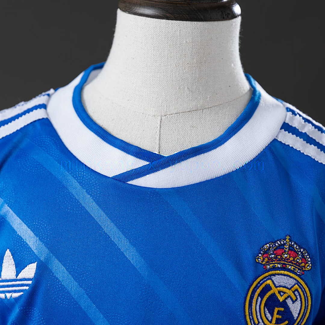 Real Madrid 2_526 Third away kids kit Jersey SIZE 16-28 8