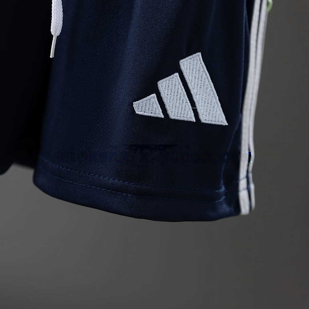 Real Madrid 2_526 Away kids kit Jersey SIZE 16-28 2