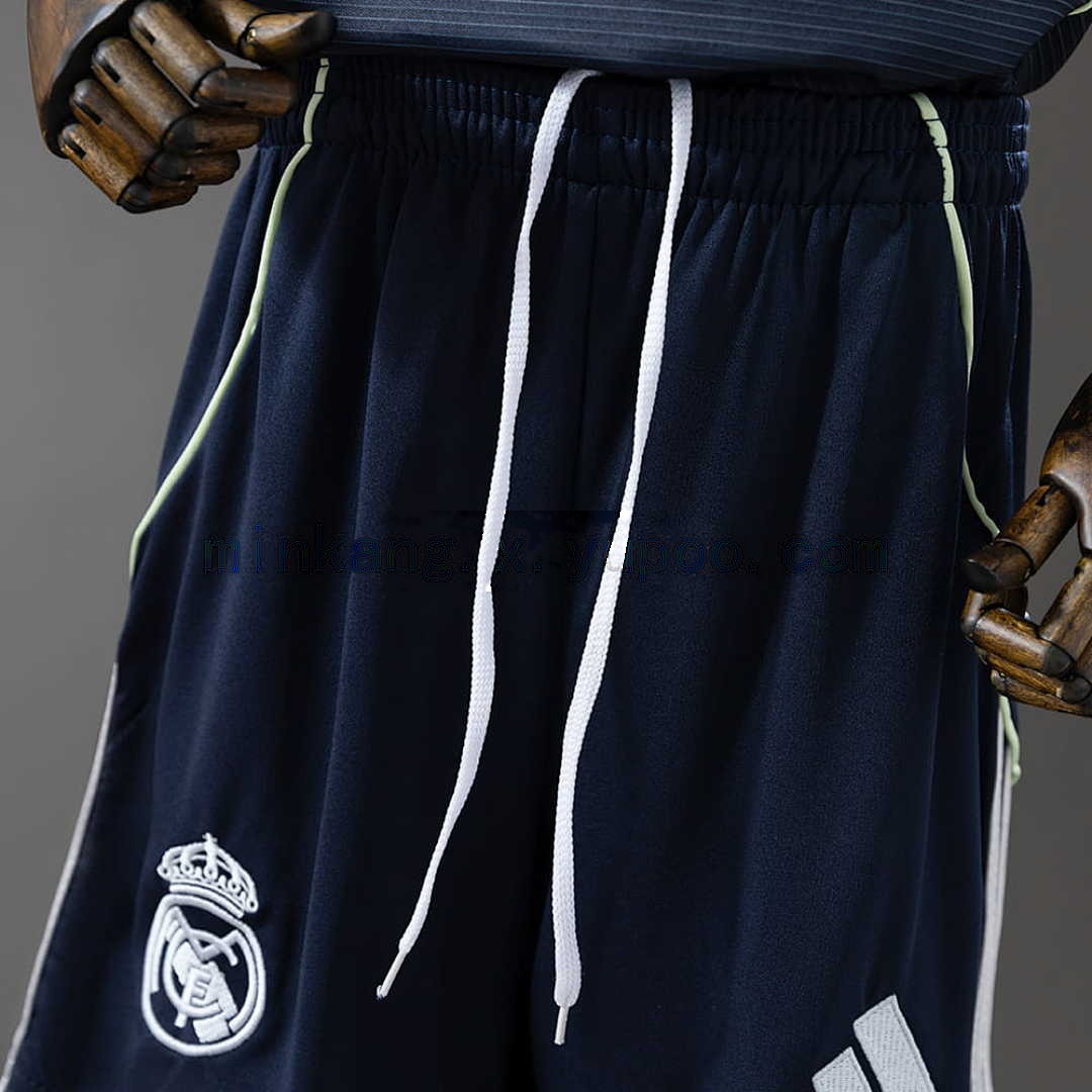 Real Madrid 2_526 Away kids kit Jersey SIZE 16-28 3