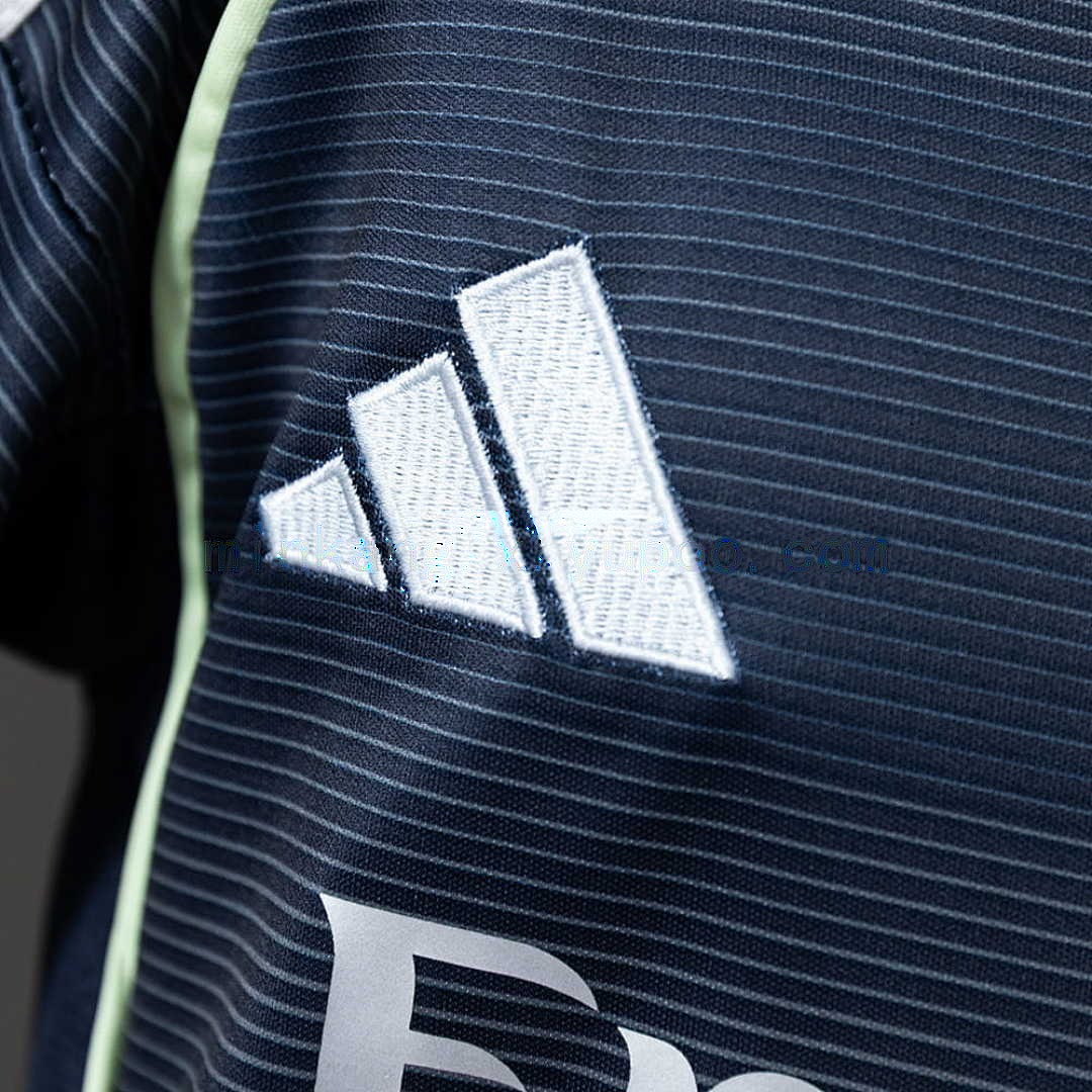 Real Madrid 2_526 Away kids kit Jersey SIZE 16-28 5