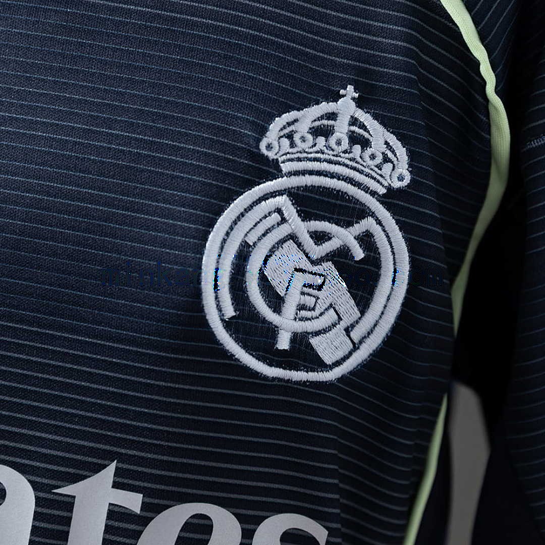Real Madrid 2_526 Away kids kit Jersey SIZE 16-28 6