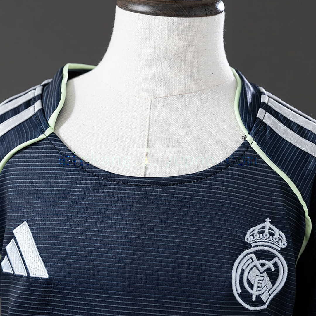 Real Madrid 2_526 Away kids kit Jersey SIZE 16-28 8