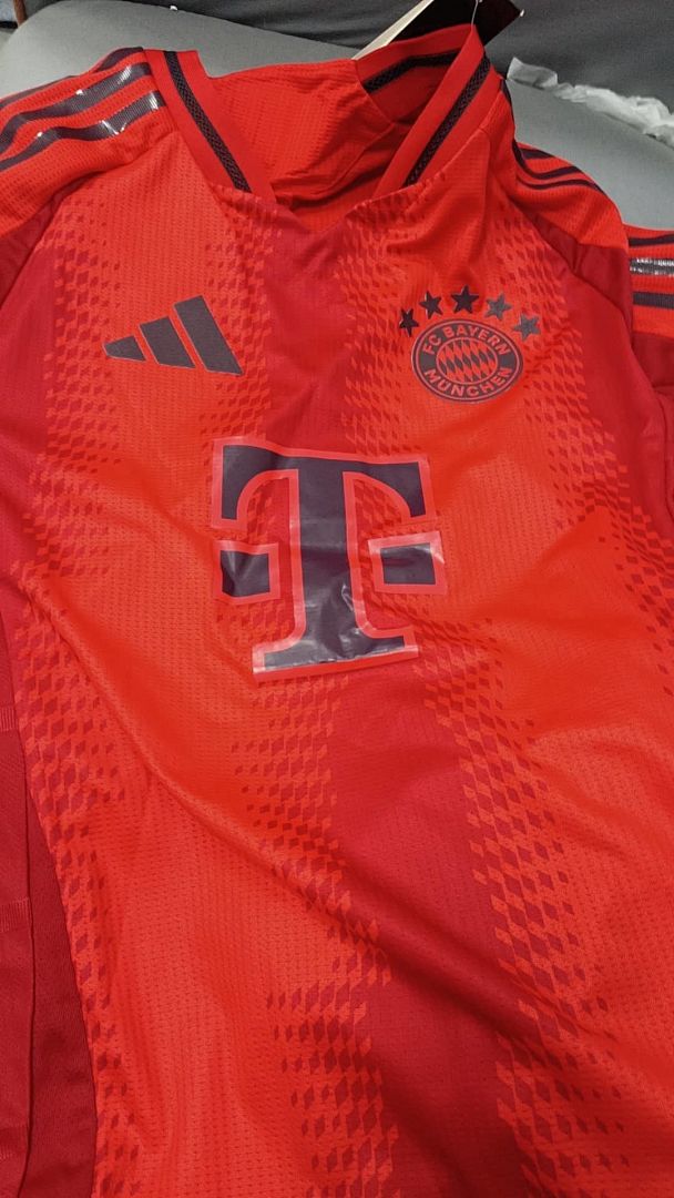 24_25 Player Bayern Munich Home S-XXL 3