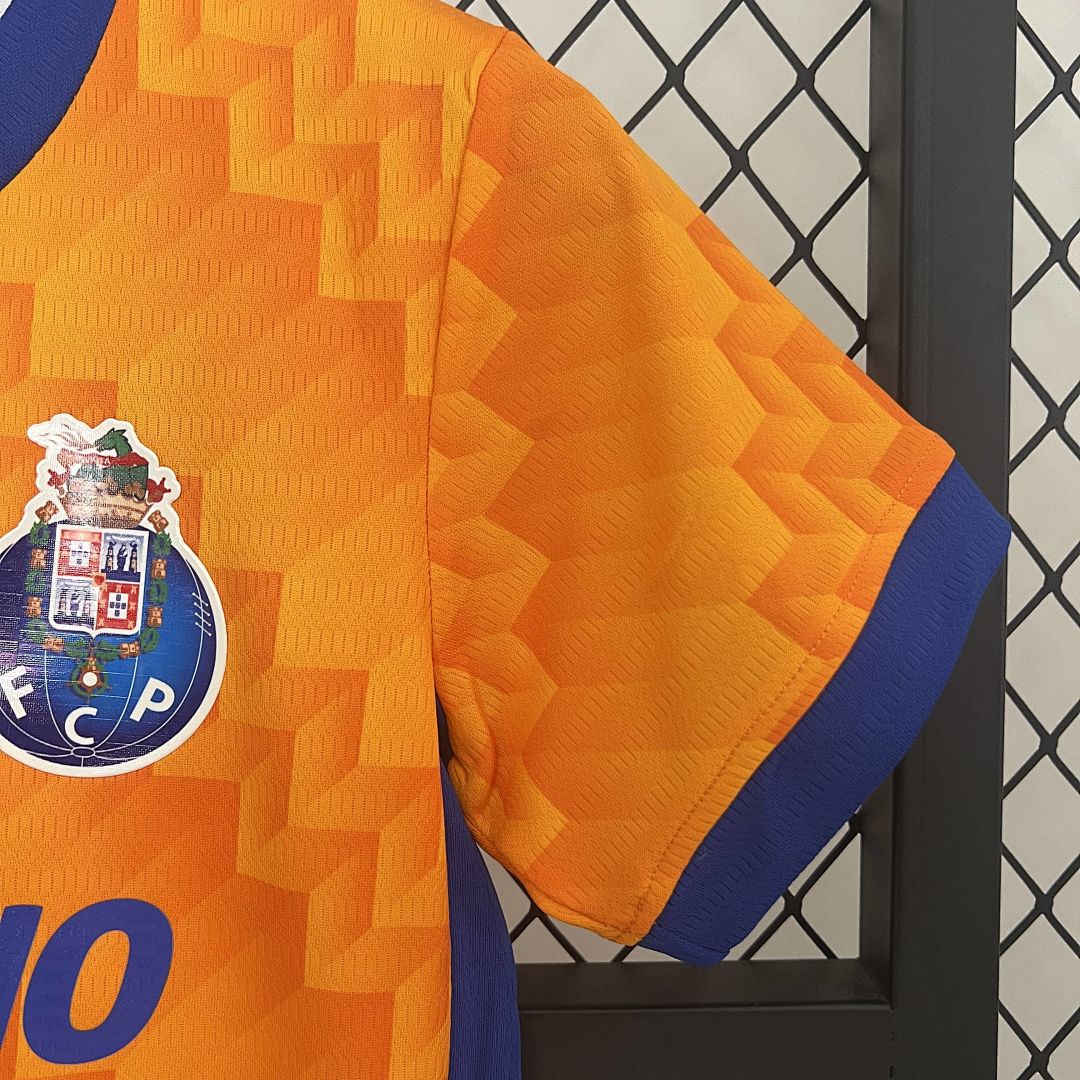 24_25 Kids Porto Away Size_ 16-28 3