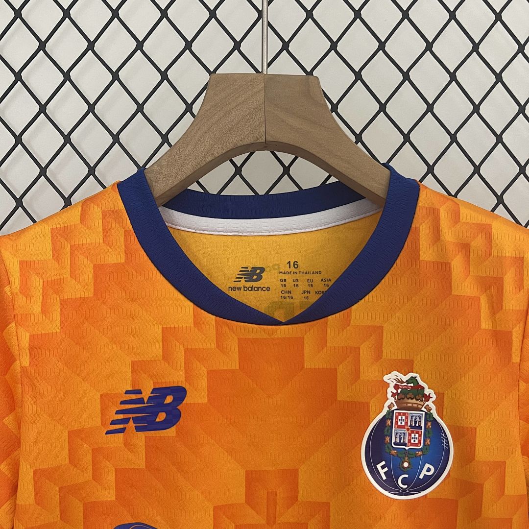 24_25 Kids Porto Away Size_ 16-28 4