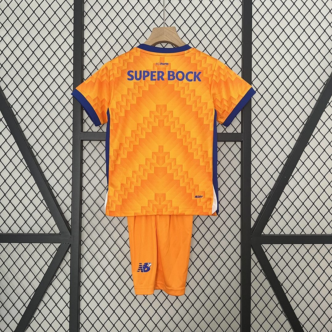 24_25 Kids Porto Away Size_ 16-28 6