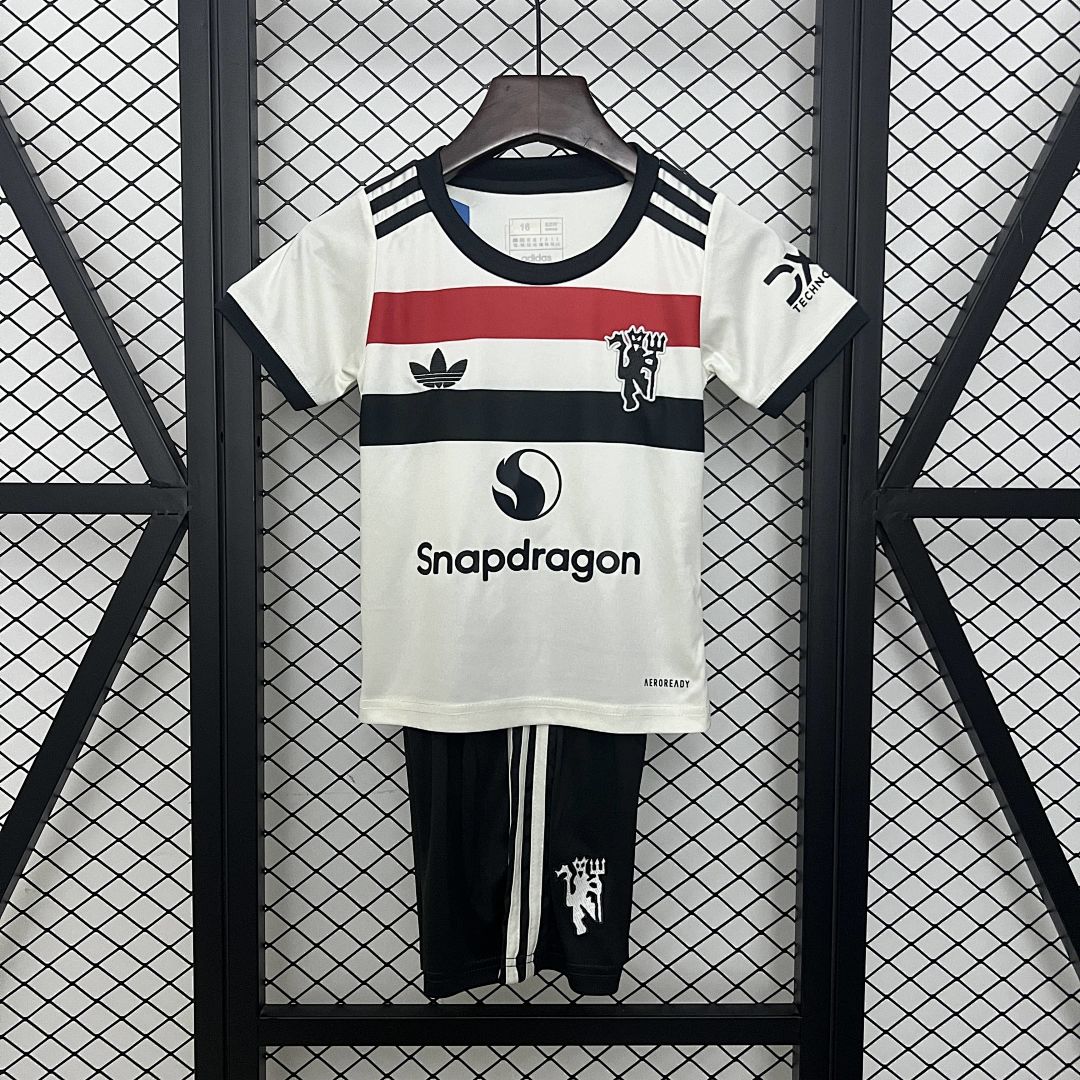 24_25 kids M-U third away size 16-28