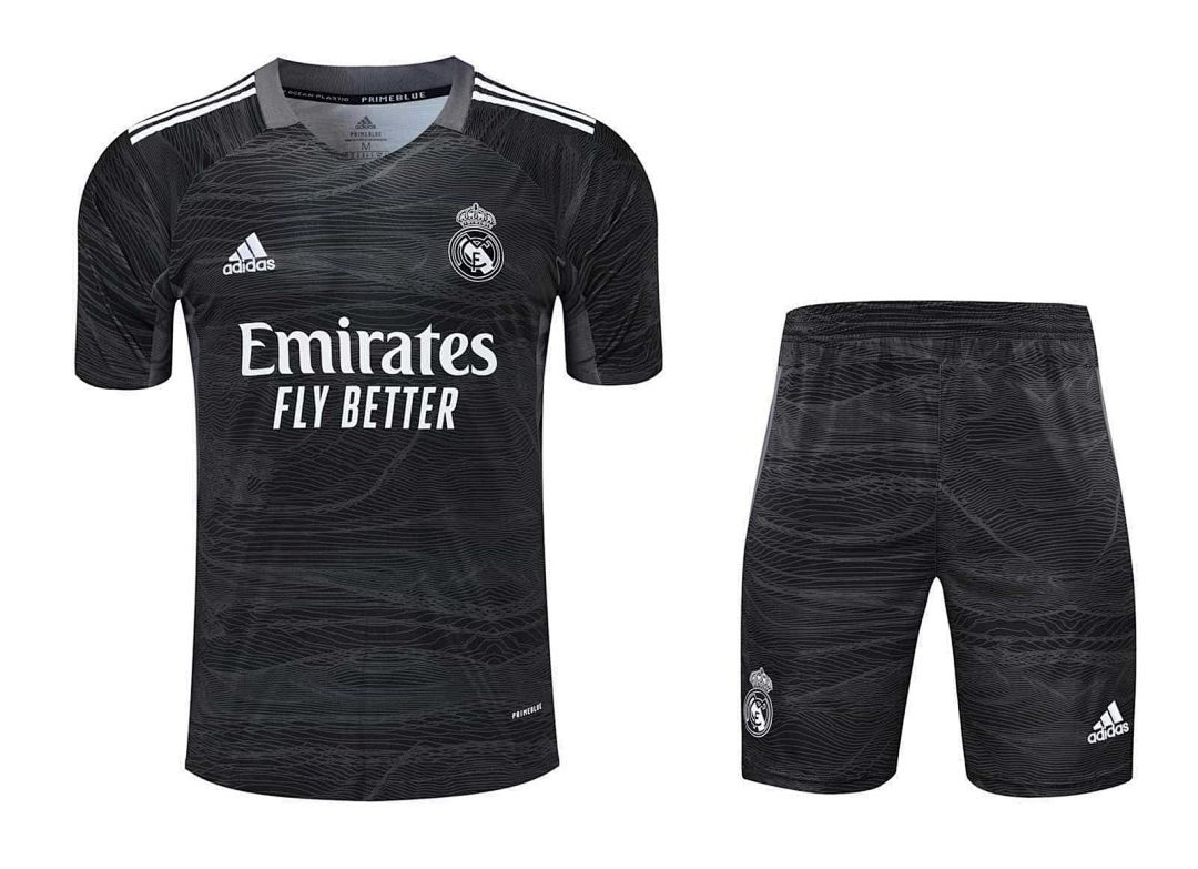 21-22 Real Madrid black goalkeeper 18