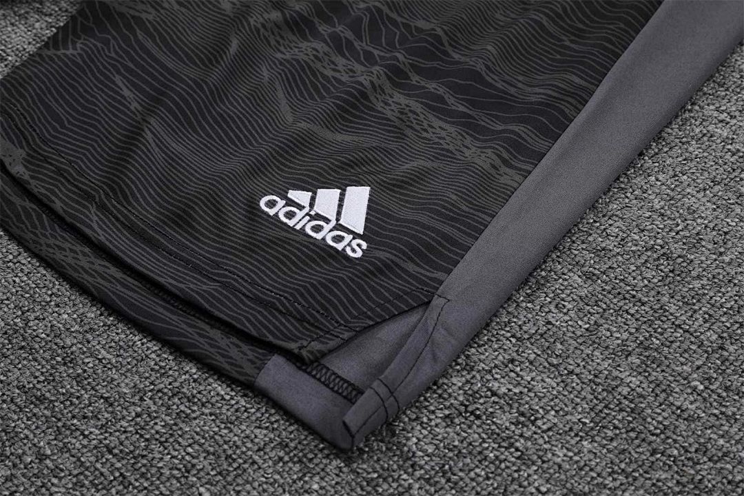 21-22 Real Madrid black goalkeeper 4