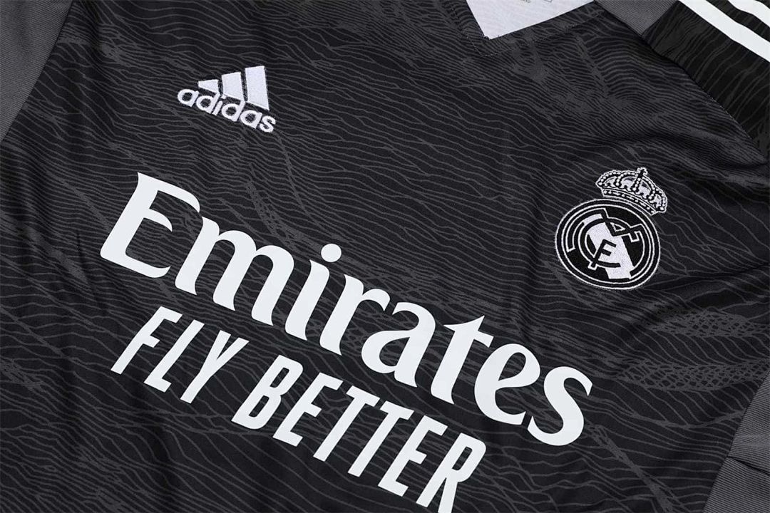 21-22 Real Madrid black goalkeeper 5