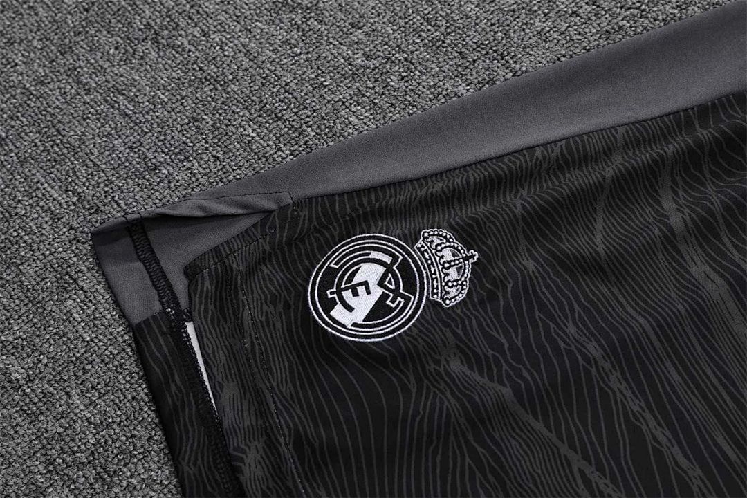 21-22 Real Madrid black goalkeeper 6