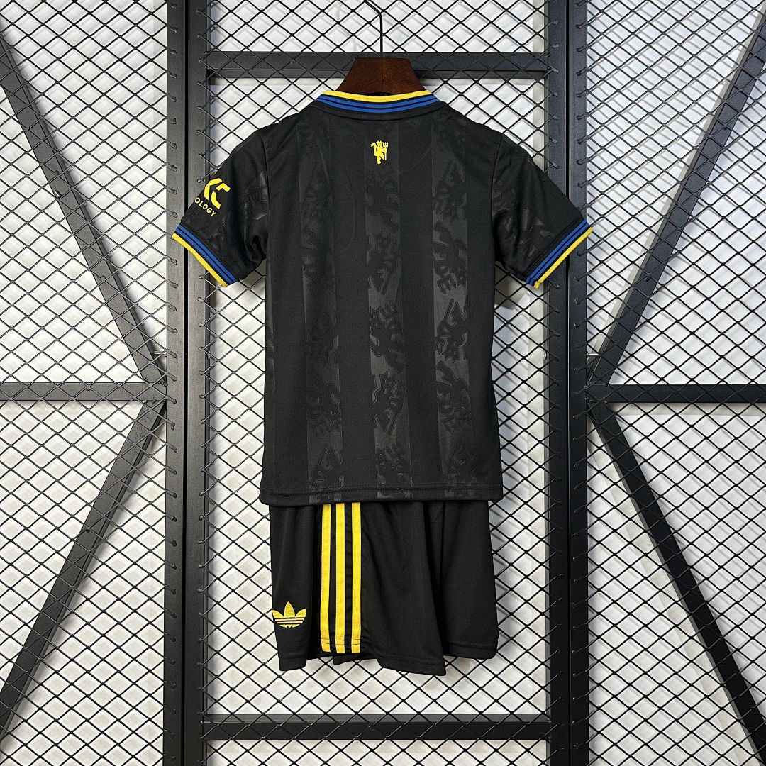 25_26 kids M-U third away size 16-28 5