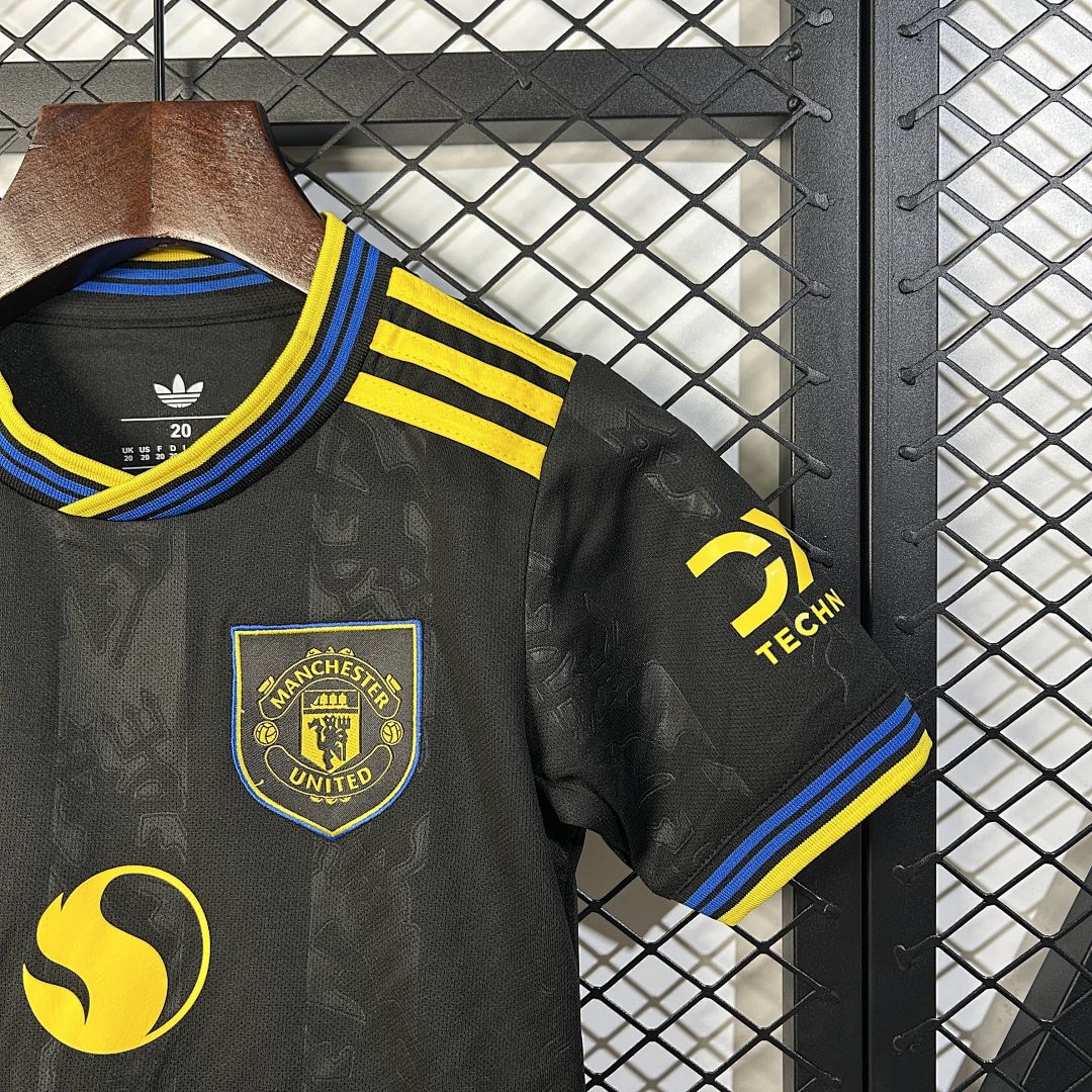 25_26 kids M-U third away size 16-28 7