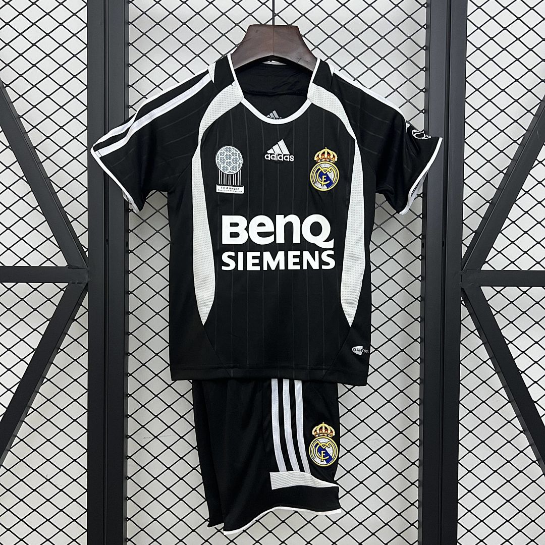 kids Real Madrid 06_07 away size_ 16-28