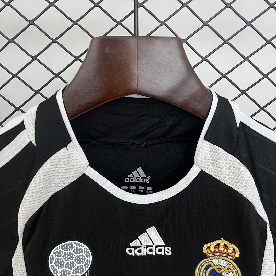 kids Real Madrid 06_07 away size_ 16-28 8