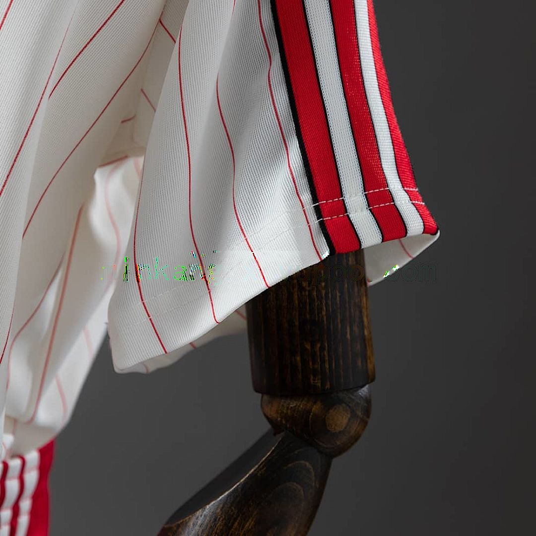 25_26 Benfica Retro Special Edition Size_ 16-28 4