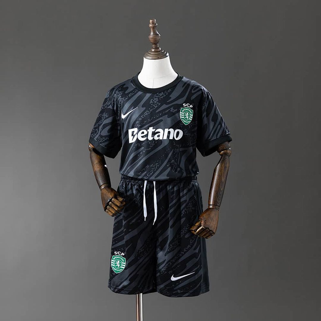 25_26 Sporting Lisbon Goalkeeper Black Size_ 16-28