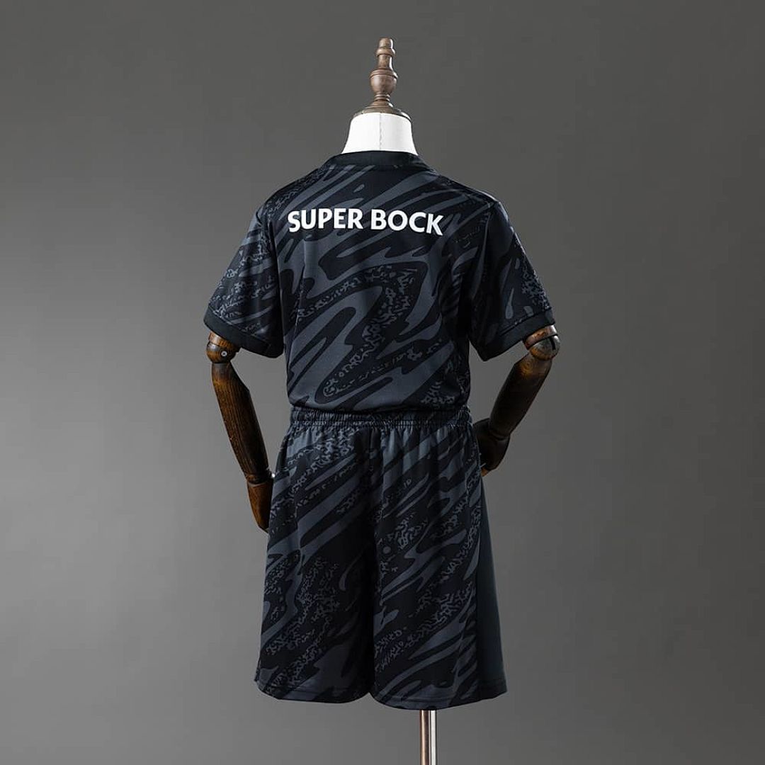 25_26 Sporting Lisbon Goalkeeper Black Size_ 16-28 10