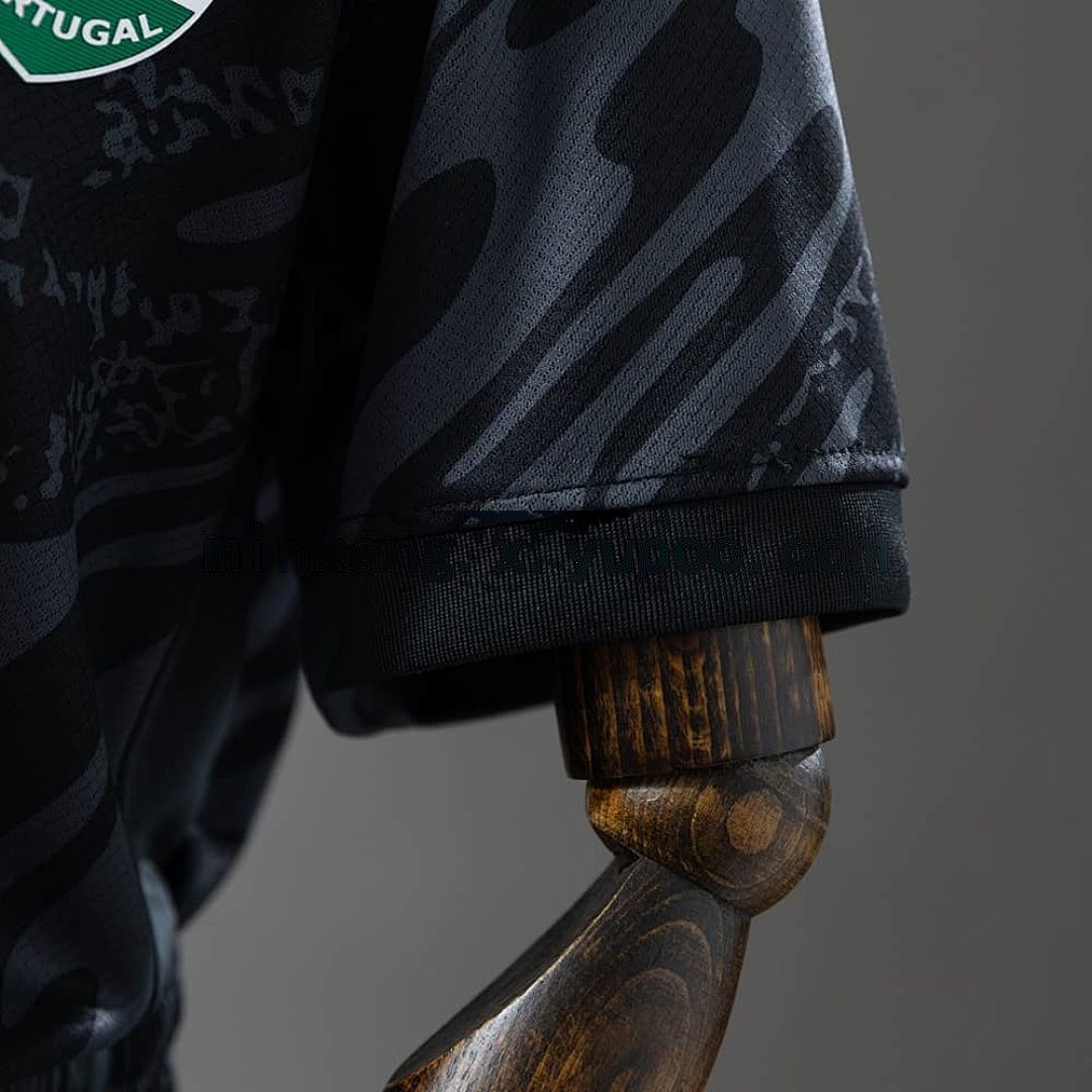 25_26 Sporting Lisbon Goalkeeper Black Size_ 16-28 4