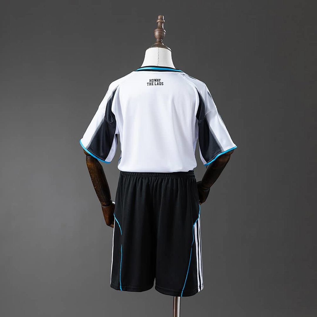 Newcastle United 25_26 Home Full kids kit Jersey size：16-28 11