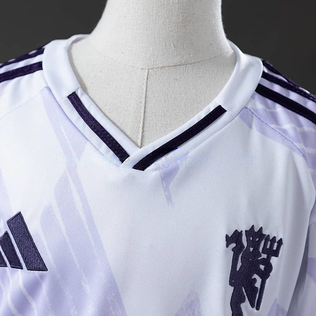 25_26 Kids M-U Away Size_ 16-28 8