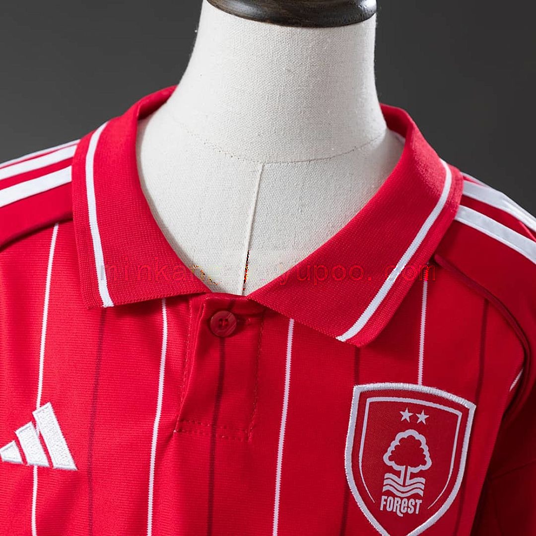 Nottingham Forest 25_26 Home Kids Jersey Size_ 16-28 8
