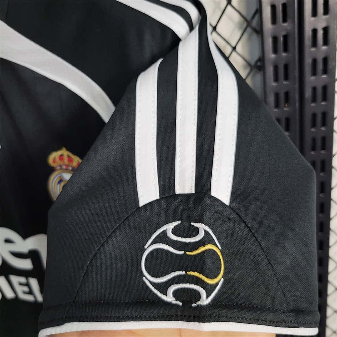 06-07 Real Madrid third away 6