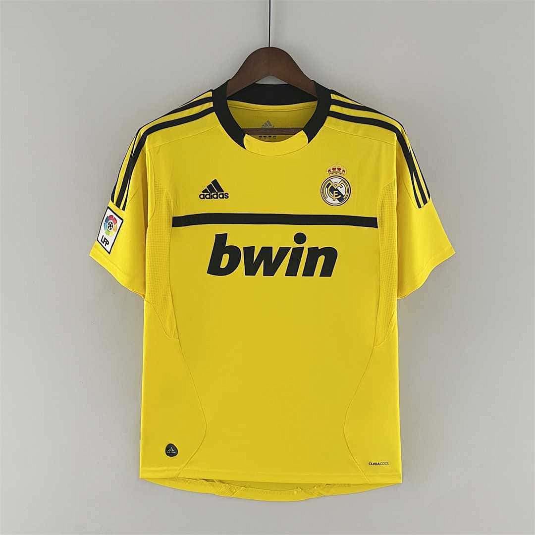 11-12 Real Madrid goalkeeper yellow