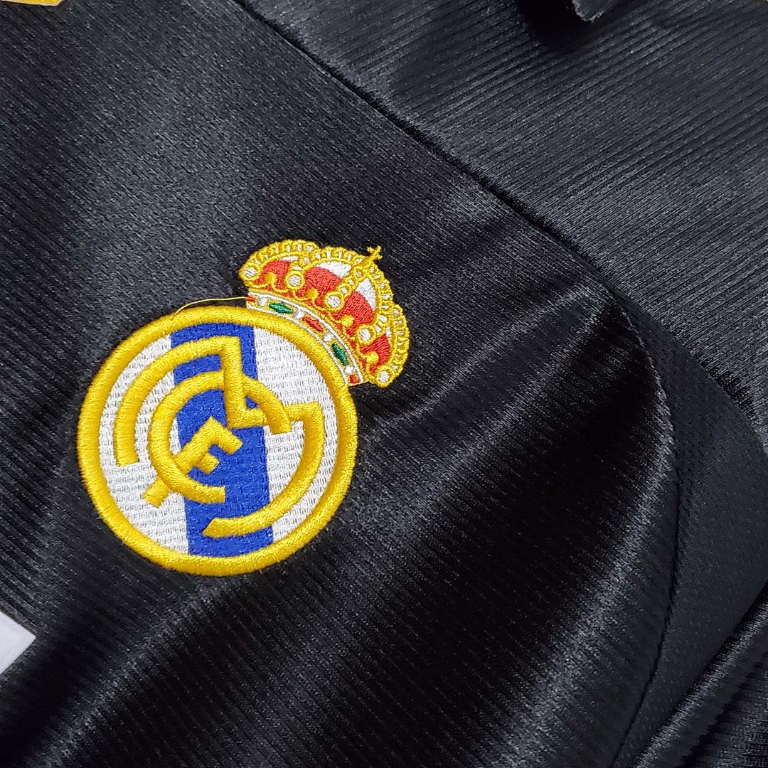 98-99 Real Madrid away 4